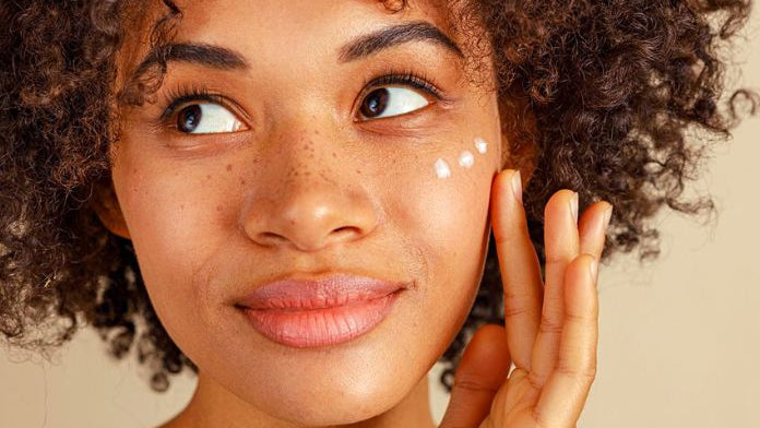 How to Remove Dark Spots Naturally: A Complete Skincare Guide